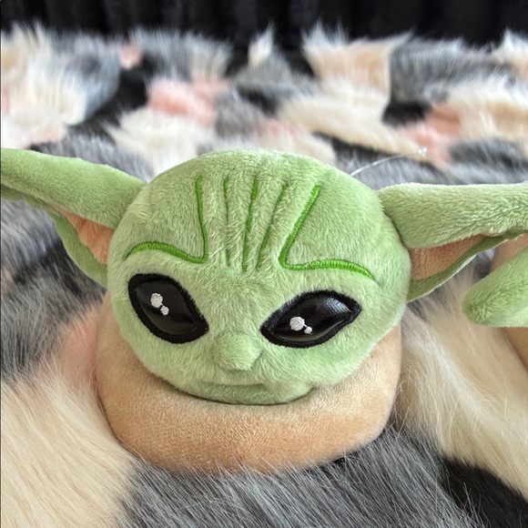 Kids Star Wars Mandalorian Baby Yoda Slippers - Picture 4 of 8